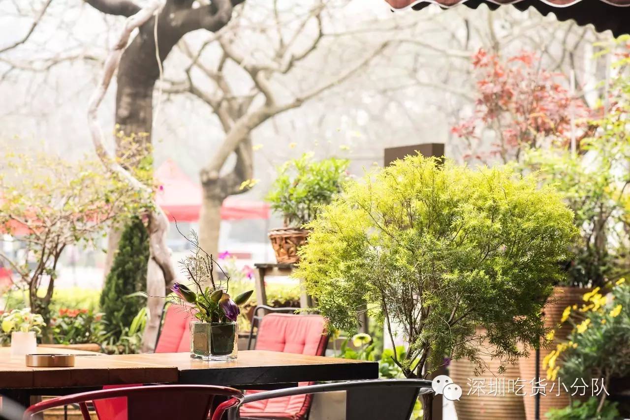 第3家店,但新来的两个男店长都不是人...