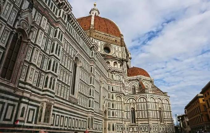 第一次去欧洲去西班牙还是意大利,没出过国第一次可以去欧洲吗