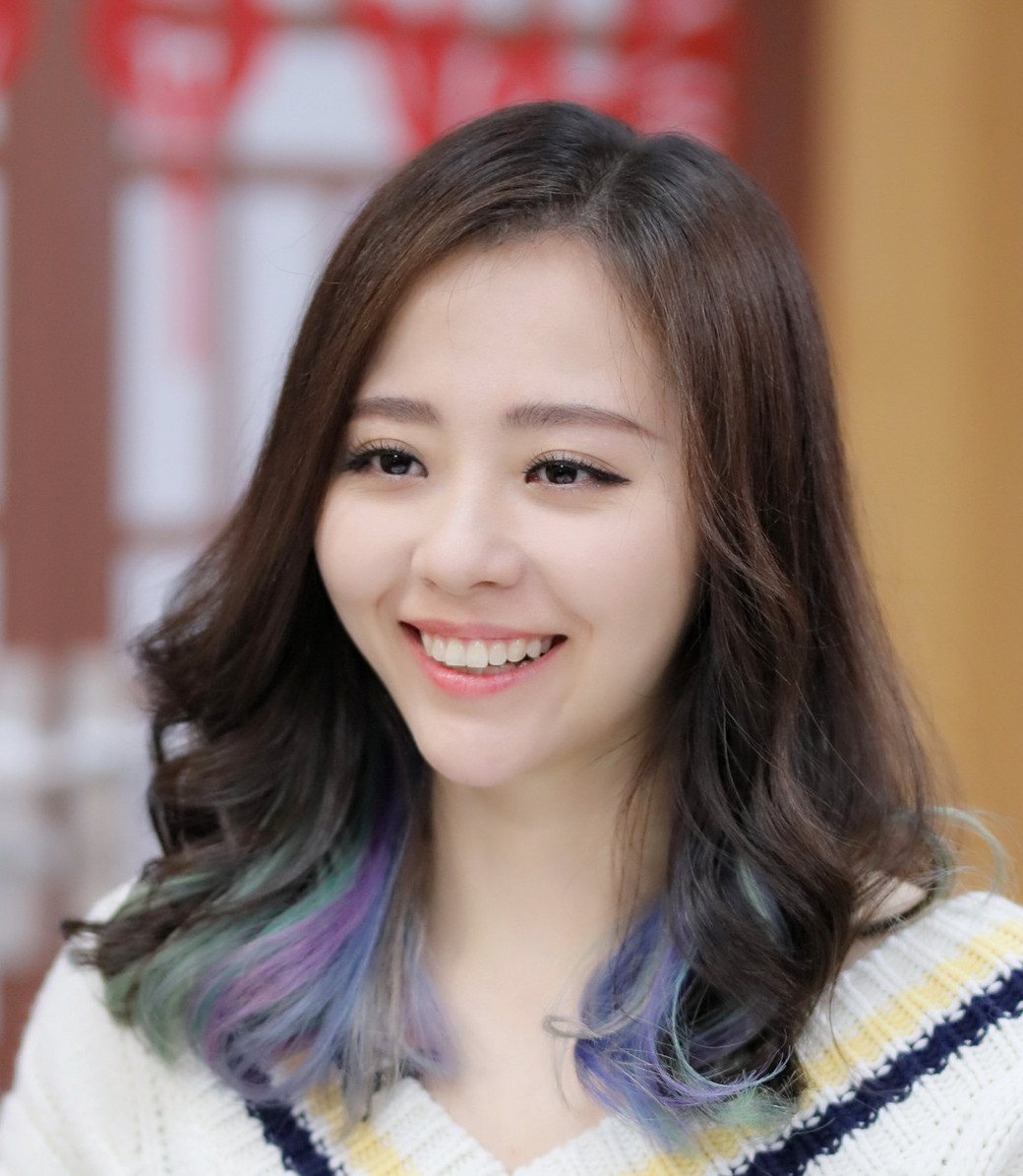 扮甜有术郭碧婷徐璐玻璃糖果粉嫩唇减龄5岁