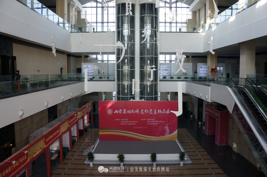 琉璃、课本、足球，博物馆也能玩嗨