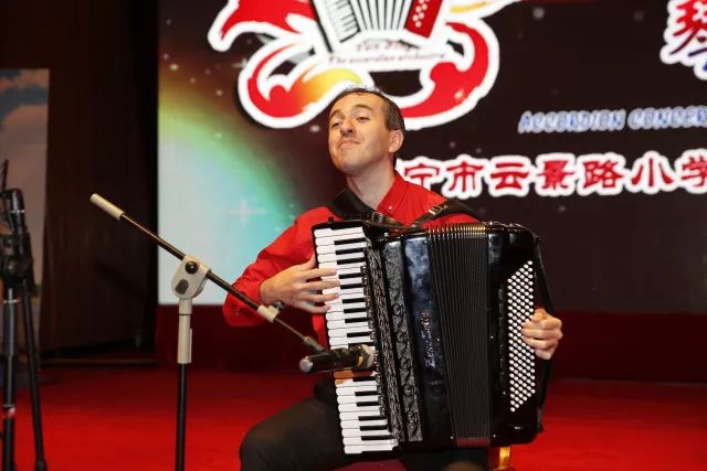 青秀校园｜云景路小学举办手风琴音乐会；凤翔路小学承办自治区级优秀课例展示评选；“黄贤群特级教师工作室团队”送教下乡镇中学