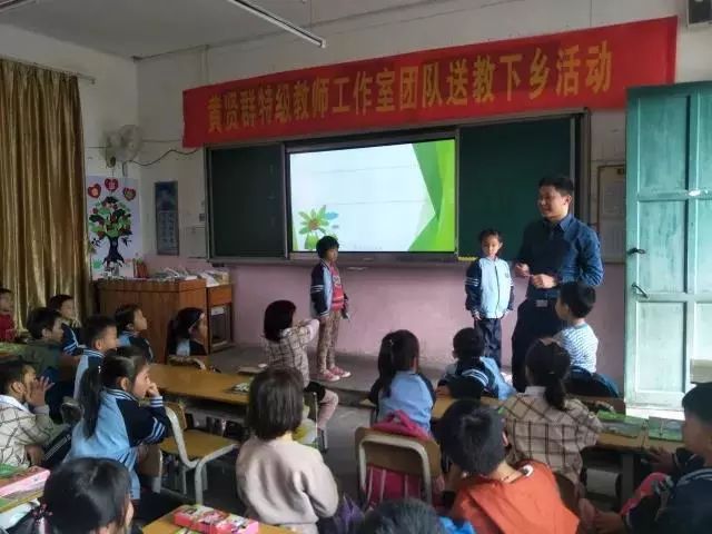 青秀校园｜云景路小学举办手风琴音乐会；凤翔路小学承办自治区级优秀课例展示评选；“黄贤群特级教师工作室团队”送教下乡镇中学