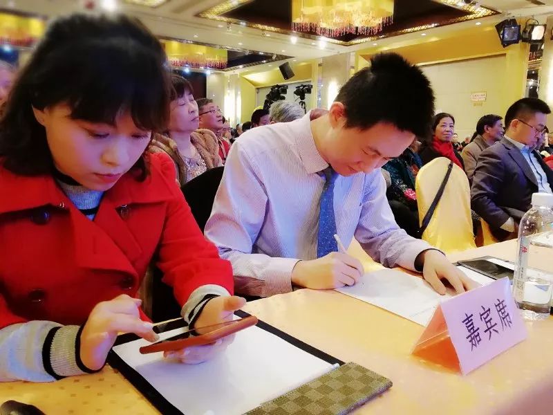 巡回之旅收官站出现神秘圆桌会议！到底说了啥？丨股市大家谈