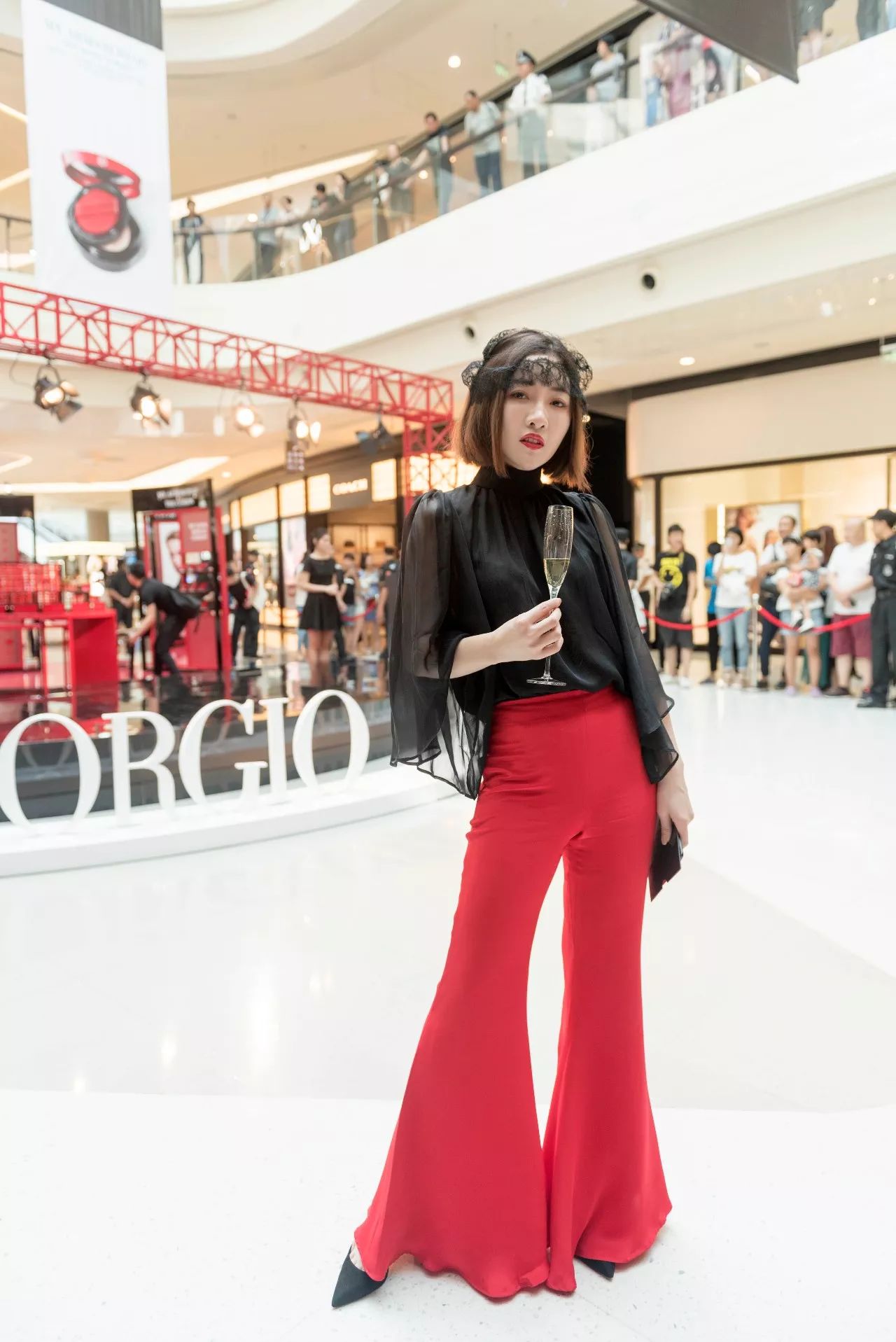 十二月属于“阿玛尼之红”