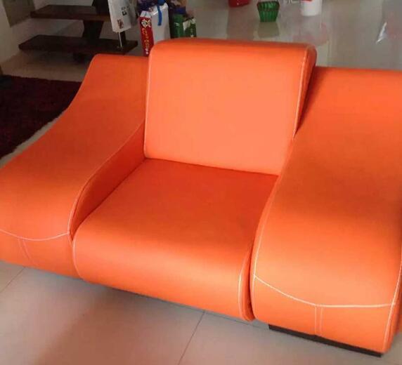 皮沙发轻微掉色正常吗,皮沙发表面脱皮龟裂正常吗