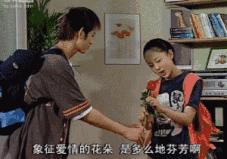 高中生“早恋”公开拥抱被开除?网友炸了!