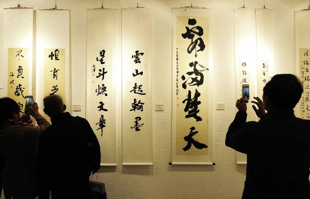 4岁男童看到电视就吓哭,“恐屏”症背后竟是这个原因,家长反思:我是不是做错了?|武汉早班车