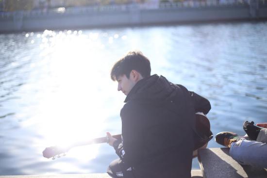 老外在中国的无现金日：几个APP完成所有生活体验