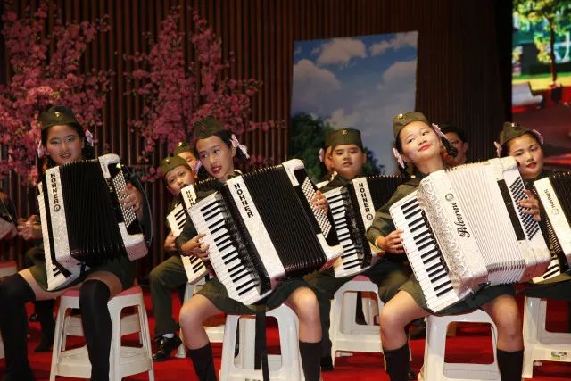 青秀校园｜云景路小学举办手风琴音乐会；凤翔路小学承办自治区级优秀课例展示评选；“黄贤群特级教师工作室团队”送教下乡镇中学