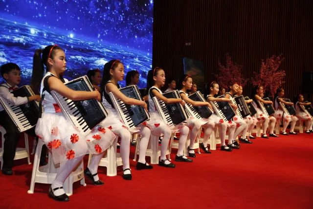 青秀校园｜云景路小学举办手风琴音乐会；凤翔路小学承办自治区级优秀课例展示评选；“黄贤群特级教师工作室团队”送教下乡镇中学