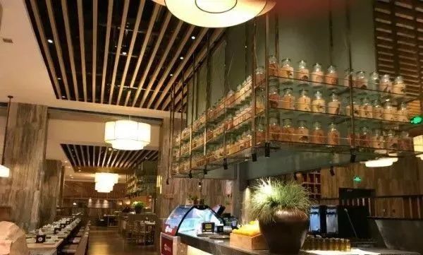 假期冬天泡个温泉放松一下,周末了外面有点冷