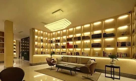 假期冬天泡个温泉放松一下,周末了外面有点冷