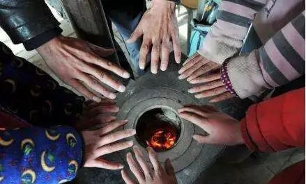 寒冬凛凛仍未供暖,80名学生冻感冒43人!教育部发话了