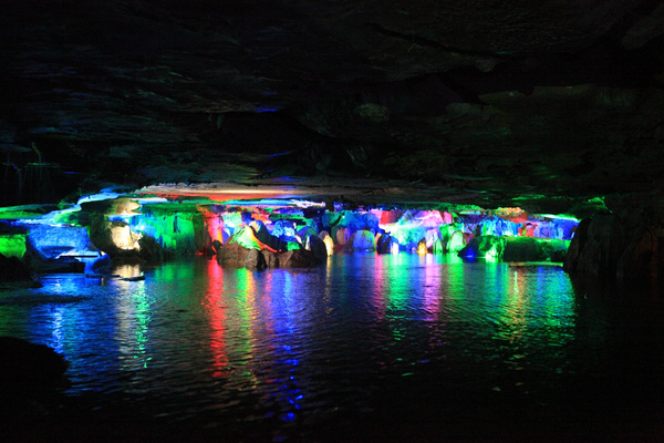 世界少有天然深水港,桂林潜水溶洞