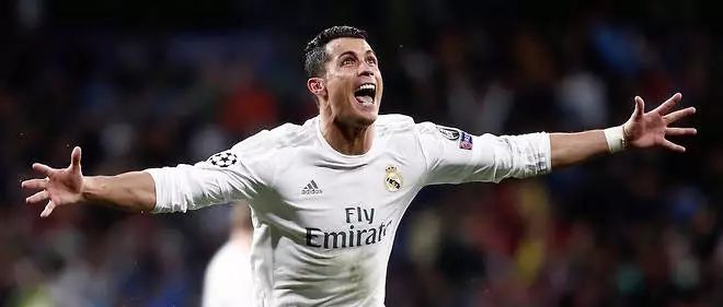 2022金球奖颁奖典礼c罗有没有去,c罗在伯纳乌展示第五座金球奖