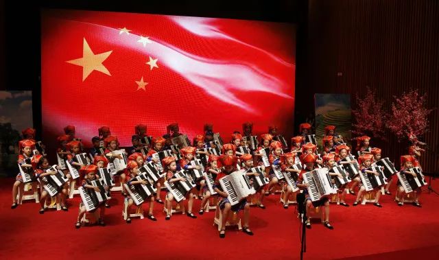 青秀校园｜云景路小学举办手风琴音乐会；凤翔路小学承办自治区级优秀课例展示评选；“黄贤群特级教师工作室团队”送教下乡镇中学