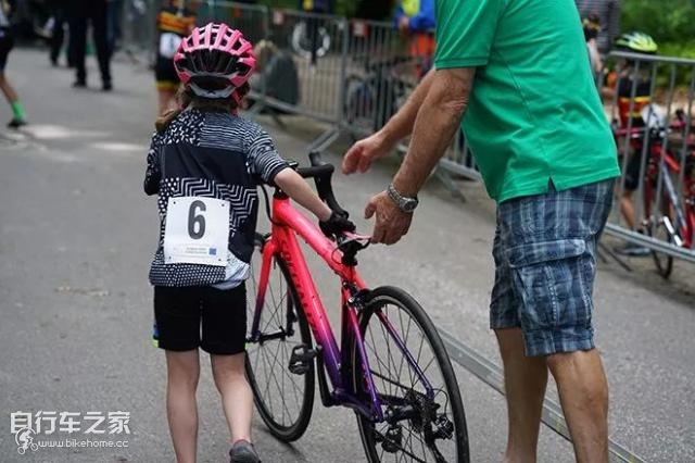 骑而无憾：“年幼的骑行大使”