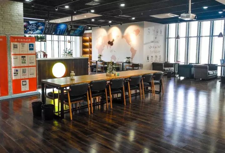 24小时、以旧换新……南京这8大特色书店,去了就不想离开