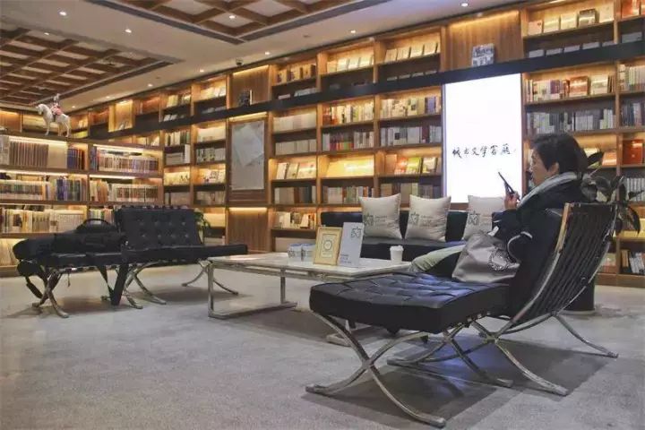 24小时、以旧换新……南京这8大特色书店,去了就不想离开