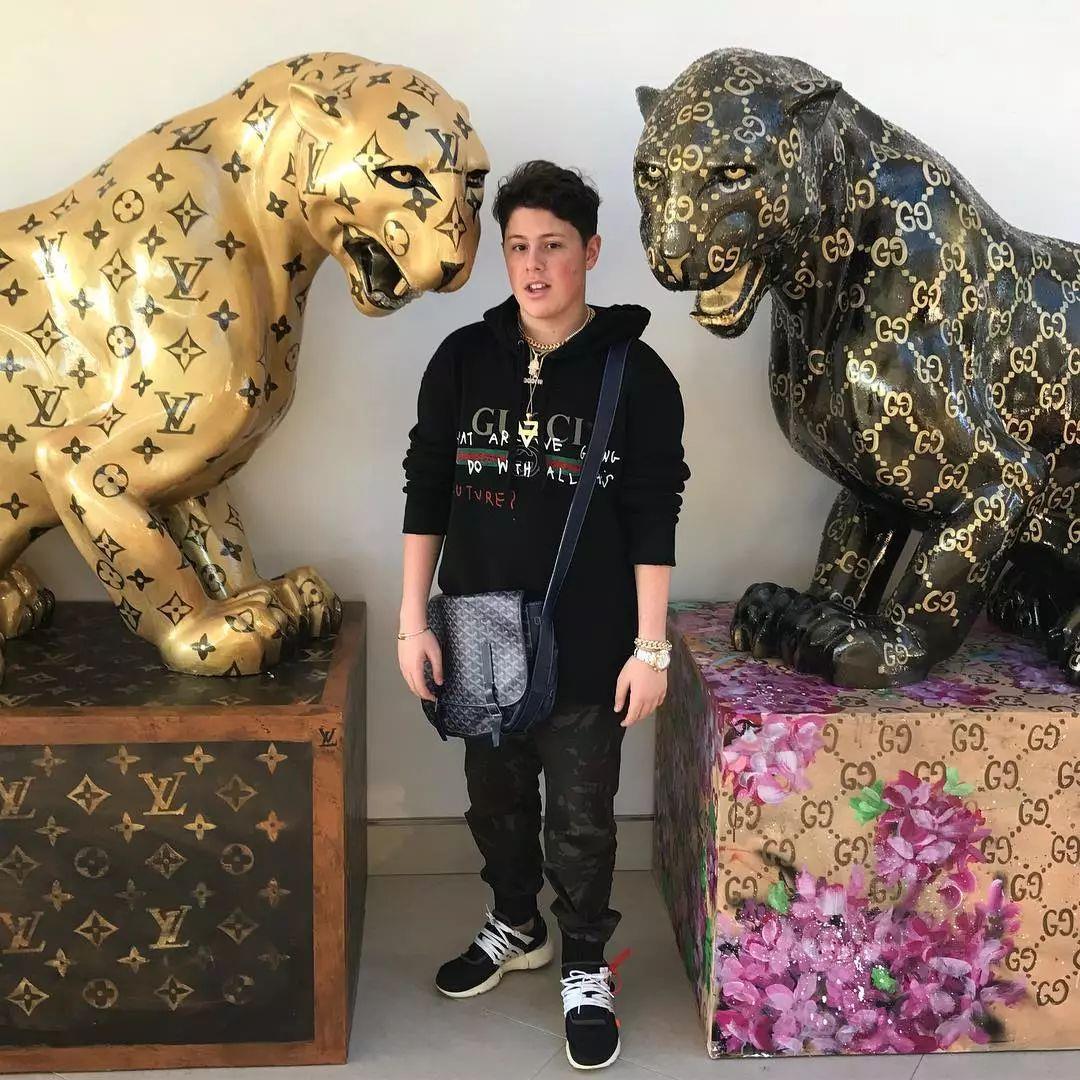 00后开法拉利倒卖球鞋年入百万美金还在争做佛系青年的90后该醒了！