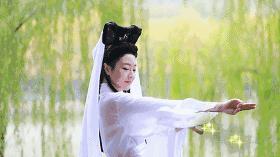 今晚22:40《美女乐游记》小剧场爆笑上演主持人“戏精”附体带你玩转杭州的前世今生~