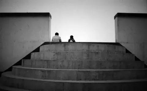 大连五一广场离五一路多远,五一假期五一广场人流