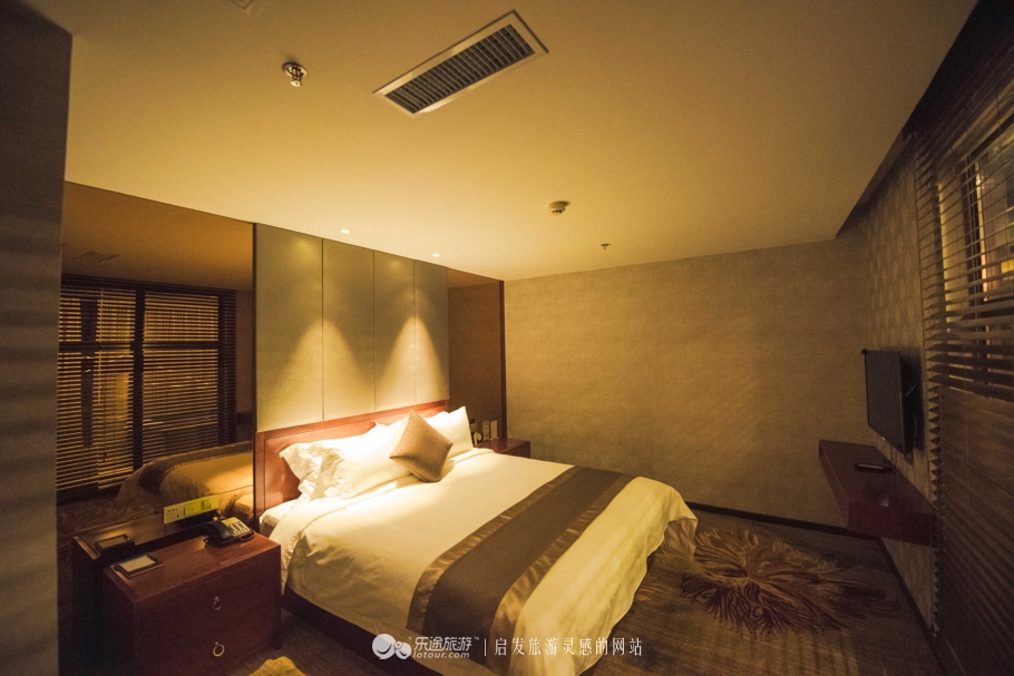 汤泉宫温泉景点,半山上泉温泉度假村