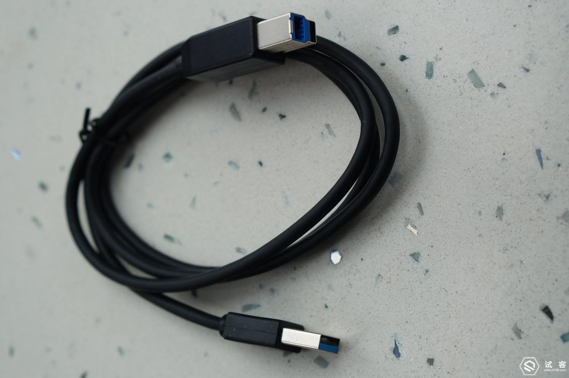 orico奥睿科m.2移动硬盘盒评测,orico奥睿科移动硬盘盒拆卸