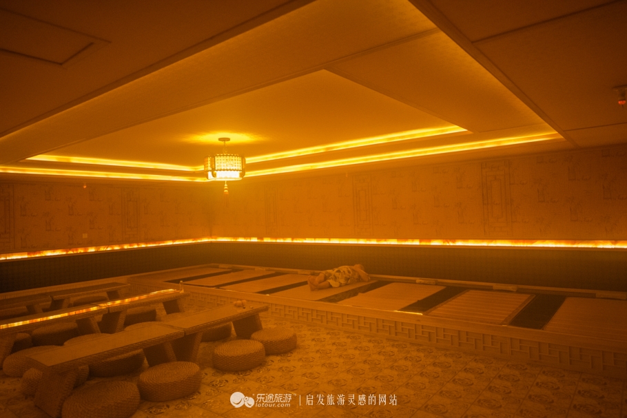 汤泉宫温泉景点,半山上泉温泉度假村