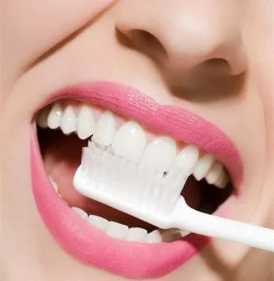 润唇膏红黑榜2021,公认好用带颜色的润唇膏