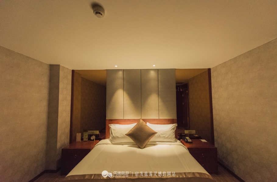 汤泉宫温泉景点,半山上泉温泉度假村