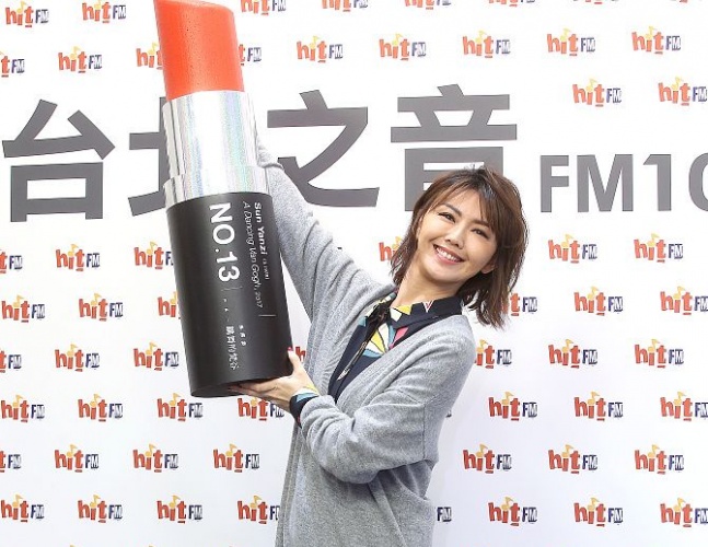 40岁孙燕姿晒孕照,孙燕姿庆祝40岁生日晒孕肚照