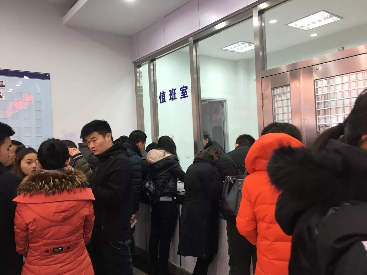 交钱就能拿学历？这些学生被坑惨了，北京巨人时代教育老板跑路