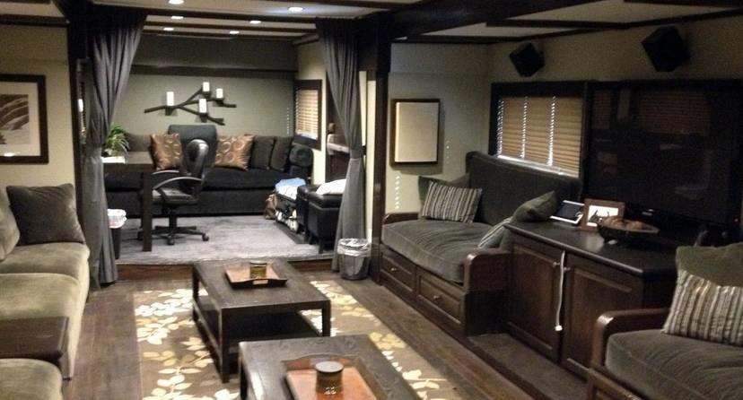 塞满豪华装备的移动“希尔顿”一万块买个树洞你钻吗？