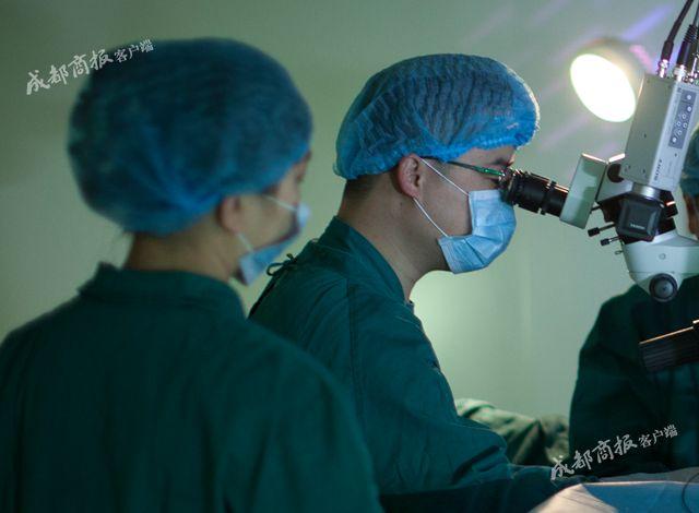 男子被铁片击中眼睛,一男子被铁片击中颈动脉大出血