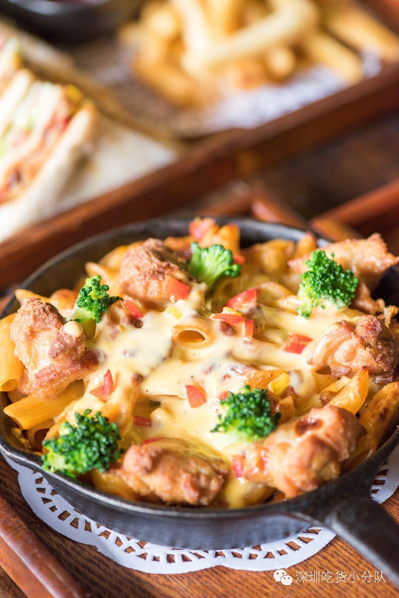 第3家店,但新来的两个男店长都不是人...