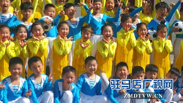 女企业家牵手小学生助力驻马店实验小学健身节