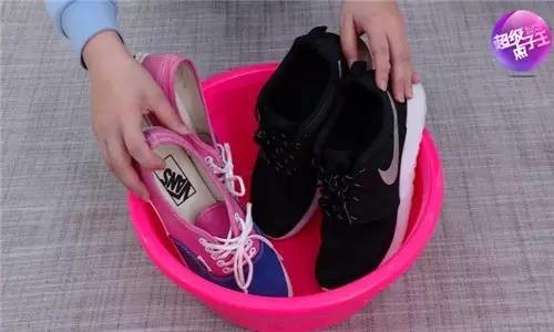 帆布鞋胶水氧化发黄怎么变白,帆布鞋底子发黄怎么变白