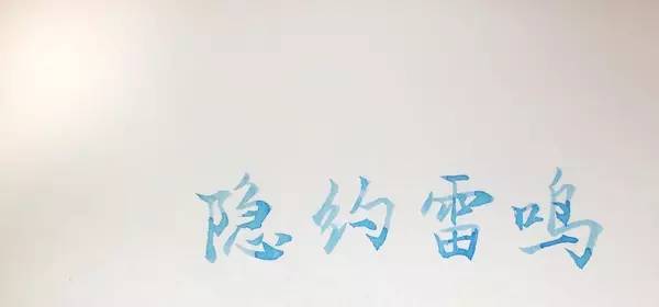 一支钢笔可以用不同颜色的墨水吗,钢笔用什么颜色的墨水才炫酷