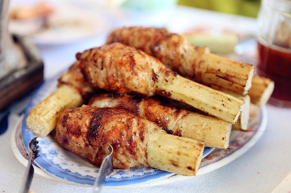 喝啤酒撸串是全世界的事儿