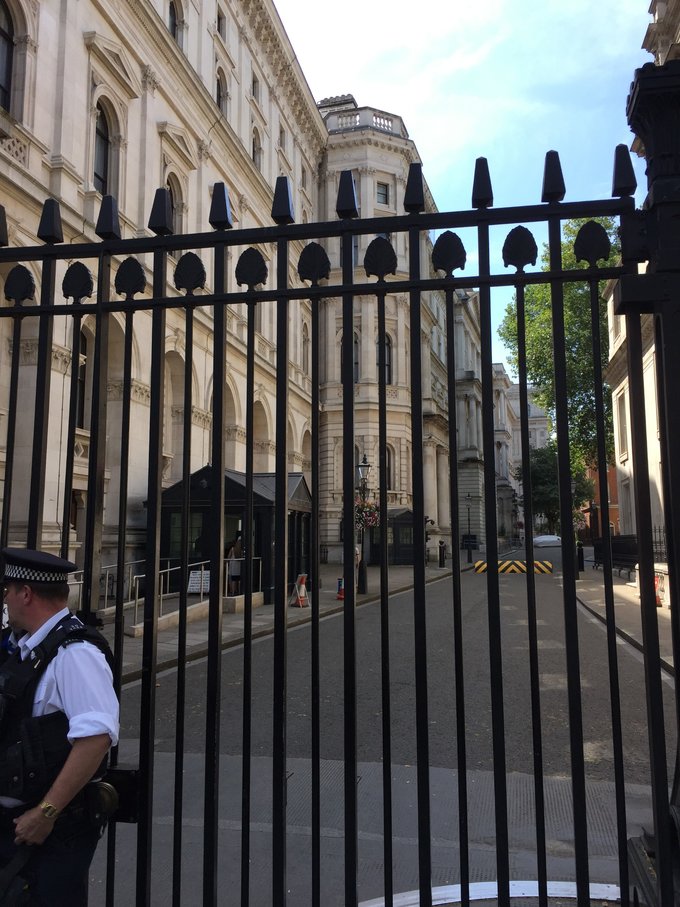 【已完结】英格兰苏格兰18日游记——美景、历史、足球、文化全体验（含挡风玻璃损坏以及车胎被扎处理经过）