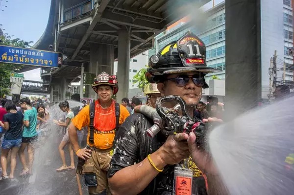 火线狂欢值得买吗,火线狂欢节游戏视频