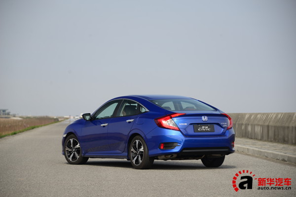 本田十代思域下雨天试驾,东风本田第十代思域试驾