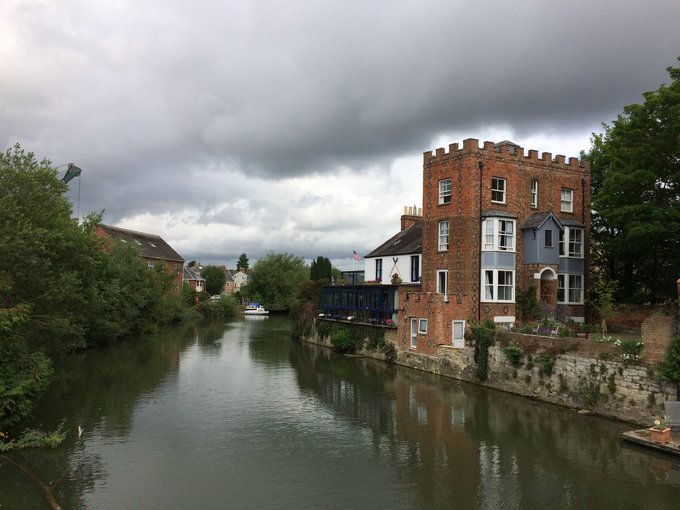 【已完结】英格兰苏格兰18日游记——美景、历史、足球、文化全体验（含挡风玻璃损坏以及车胎被扎处理经过）