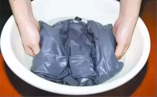 滚筒洗衣机洗羽绒服会不会爆炸,清洗羽绒服可以直接用洗衣机吗