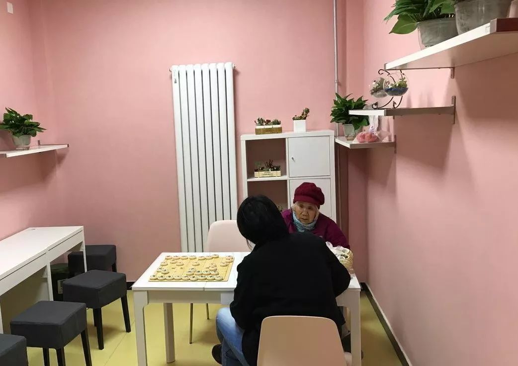 可以购物又可以用别的功能的软件,可以购物又可以吃饭的地方