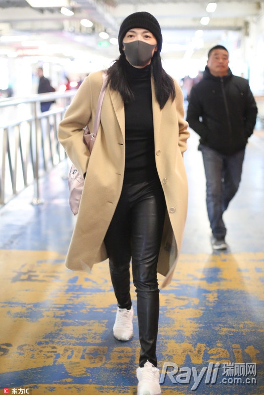 想做多金有品“好命女”？那你缺袁姗姗娜扎的驼色大衣