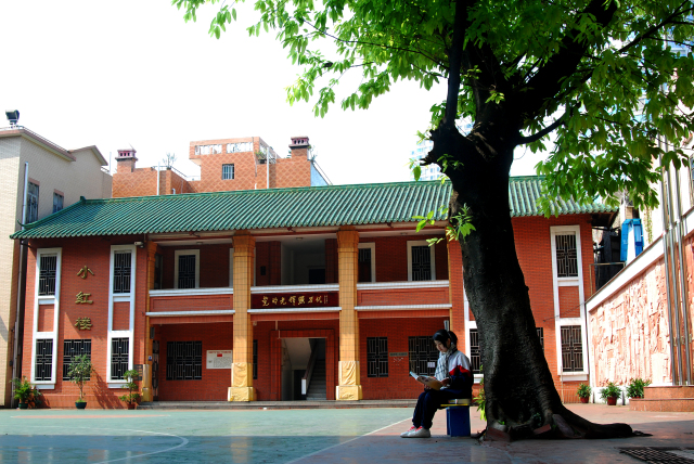 这节课火了！“小红楼”今天又闻宣讲声——“越秀先锋”十中开讲