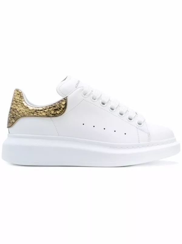 大衣配运动鞋怎么穿才不老气,大衣运动鞋过年穿得体又好看