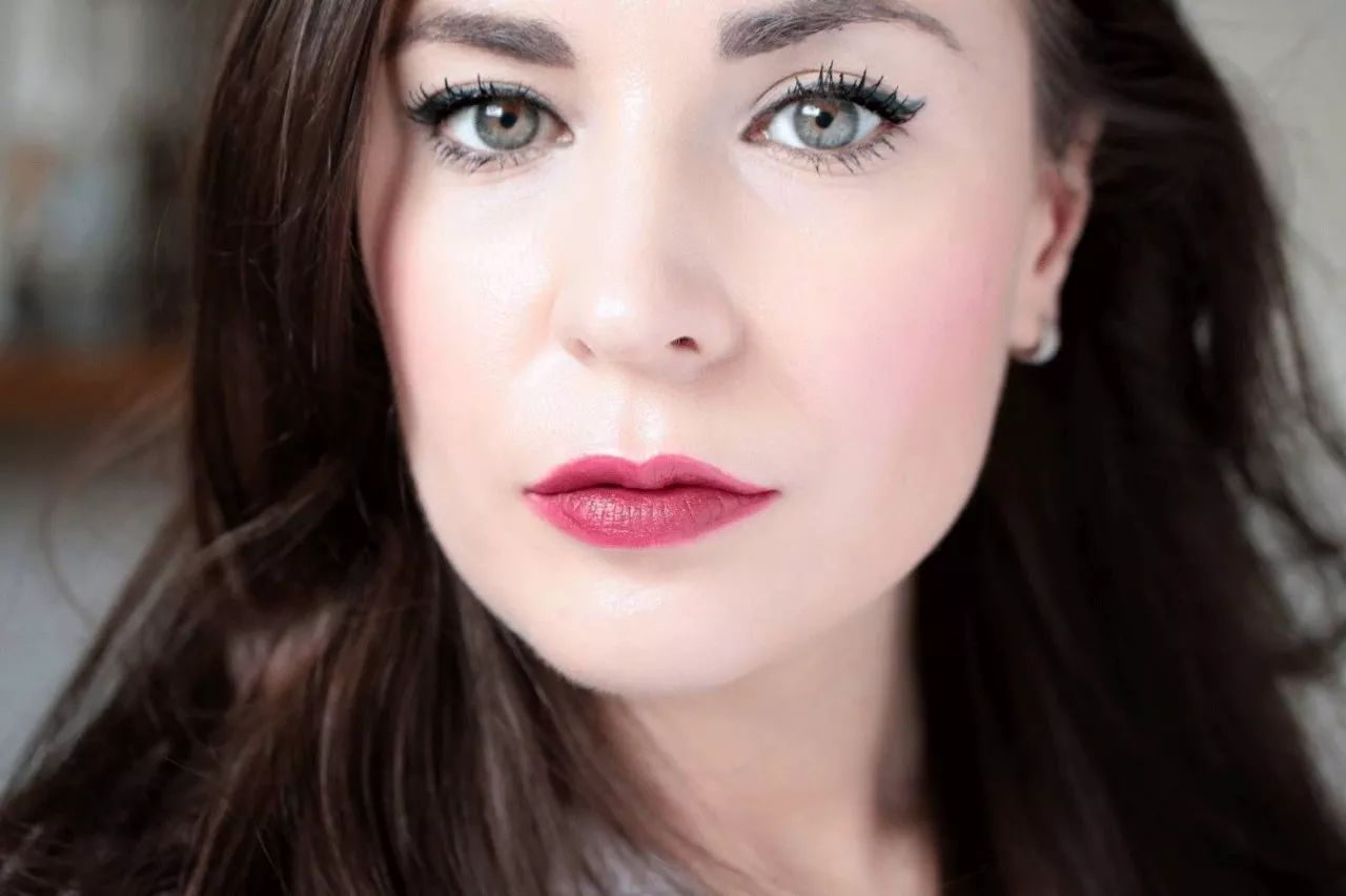 高级显白姨妈色,姨妈颜色越来越淡说明要走了吗